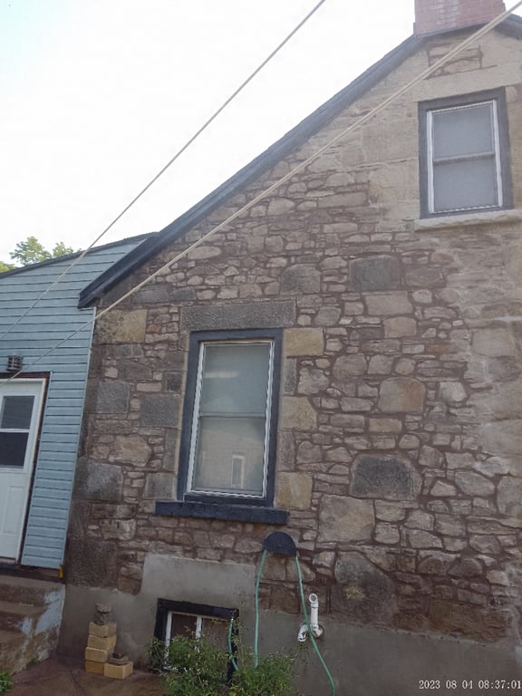 Heritage masonry restoration with lime mortar and traditional techniques in Ontario